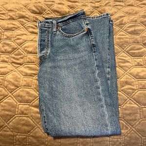 Levi’s wedgie straight size 28